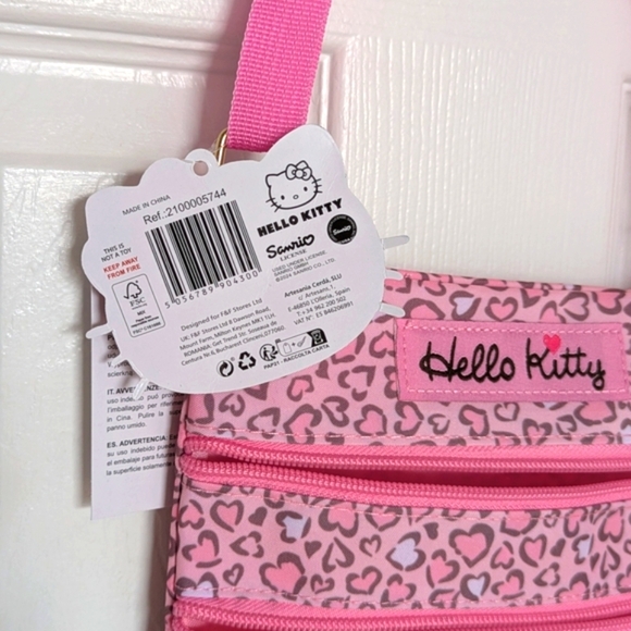 NWT Hello Kitty Pink Leopard Print Kids/Girls/Teens Crossbody Bag/Purse - Picture 7 of 16